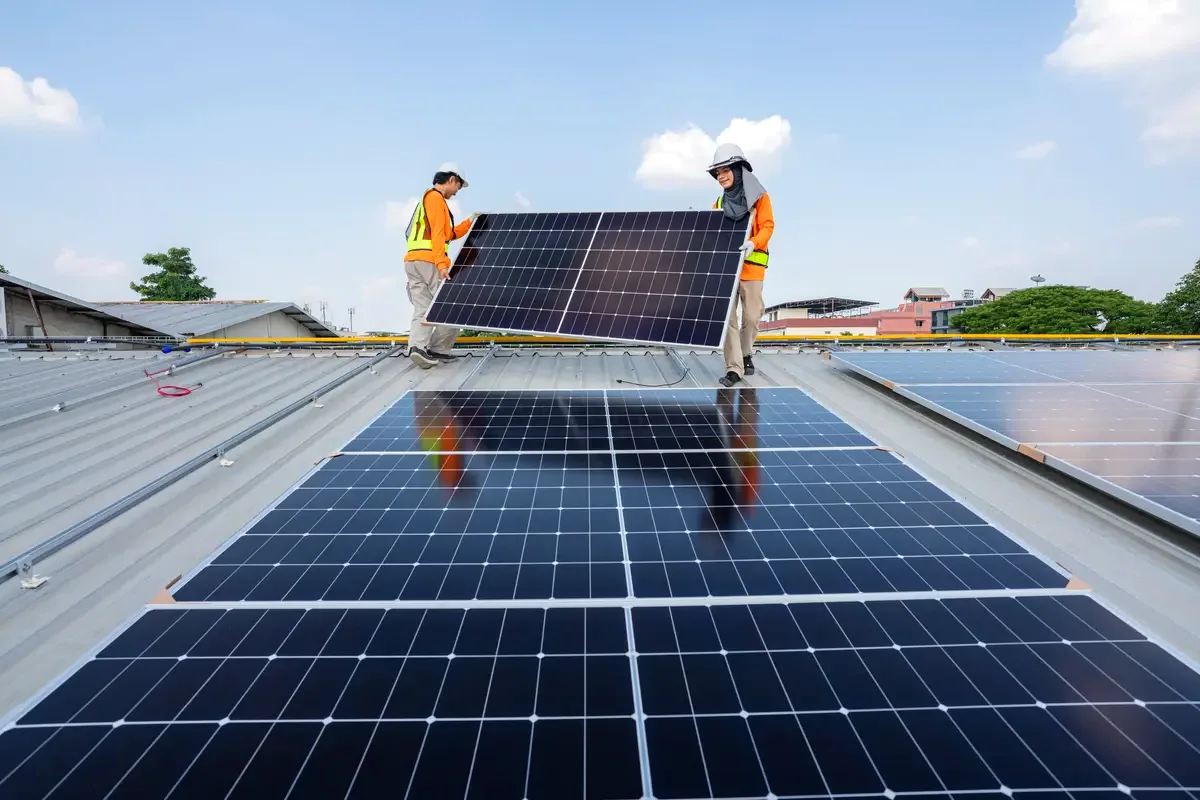 Cubierta amplia con paneles solares en una finca de Vilassar de Dalt